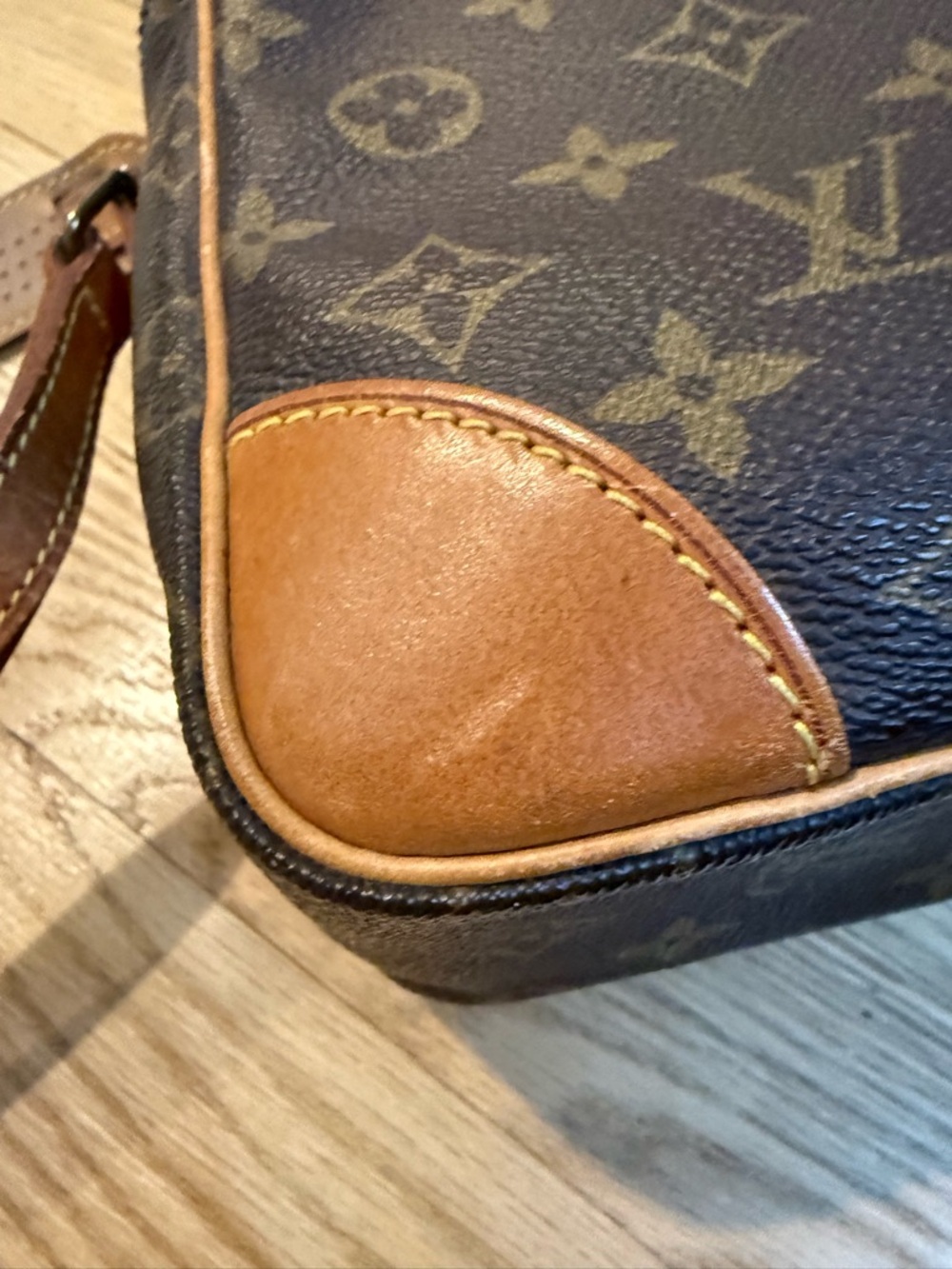 Louis Vuitton Brown Monogram Canvas Messenger Bag with Tan Leather Trim - Picture 10 of 16